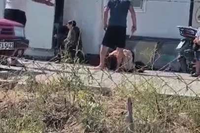 Dehşete düşüren görüntü: Karısını evlatlarının gözü önünde bıçakla yere yatırıp hunharca dövdü

