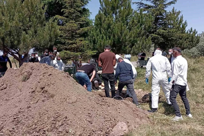 Kene tutunması sonucu ölen Dursun Almamış, KKKA tedbirleri alınarak defnedildi
