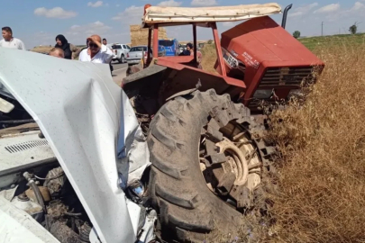 Çankırı’da otomobil park halindeki traktöre çarptı: 3 ölü, 1 yaralı
