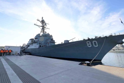 ABD Savaş Gemisi ’USS Roosevelt’ Mersin Limanı’na demirledi
