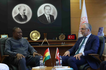 Bakan Işıkhan Gana Çalışma, İşler ve İstihdam Bakanı Pelpuo ile bir araya geldi.
