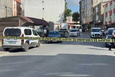 Esenyurt’ta kanlı pusu: 2 kişi silahla vuruldu
