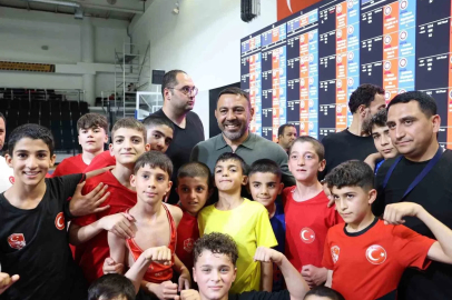 Bakan Yardımcısı Yerlikaya, Türkiye Minikler Güreş Şampiyonası’nı takip etti
