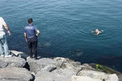 Avcılar’da intihar için kayalıklara çıkan şahıs, ikna edildiği sırada kayarak denize düştü

