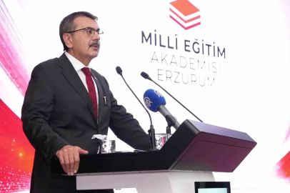 Bakan Tekin: "Hayatın çok hızlı değiştiği bir dönemi yaşıyoruz"
