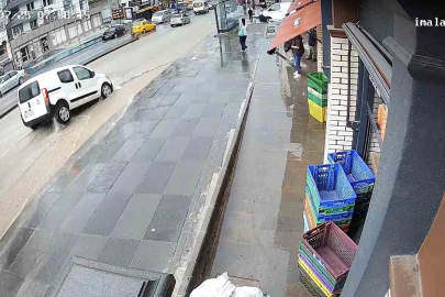 Ankara’da sağanak yağıştan dolayı çöken yola düşen araç güvenlik kamerasına yansıdı
