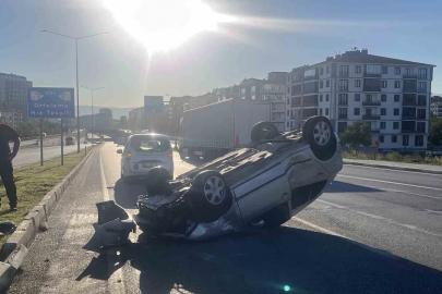 Çorum’da otomobil refüje çıkarak takla attı: 1 yaralı
