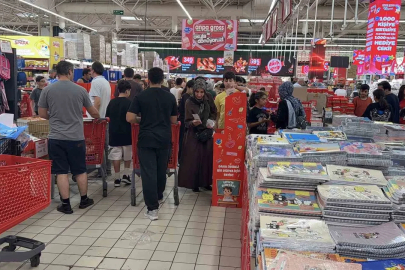 Okulların açılmasına kısa süre kala velilerin kırtasiye telaşı başladı
