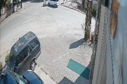 Hafif ticari araç ile motosiklet çarpıştı

