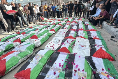 Gazze’de enkaz altından çıkarılan 100 Filistinli için cenaze töreni
