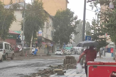 Sağanak ve dolu ulaşımı aksattı, tarım arazileri zarar gördü
