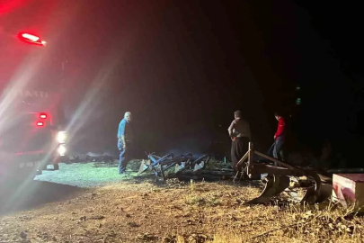 Odunluk yangını hayvan ağılına ulaşmadan söndürüldü
