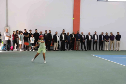 Ağrı Dağı Cup tenis turnuvasında maçlar başladı
