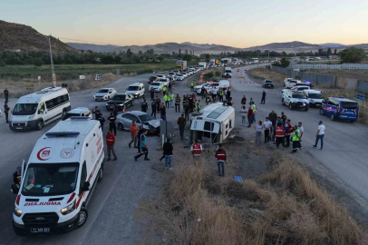 Kırıkkale’de işçi servisi ile otomobil çarpıştı: 14 yaralı
