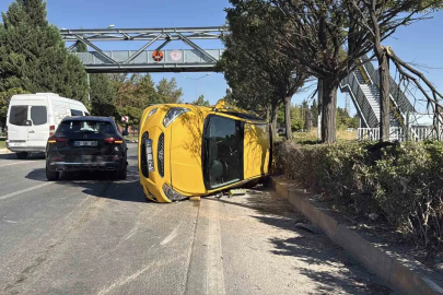 Eskişehir’de ticari taksi ile SUV çarpıştı: 2 sürücü yaralandı
