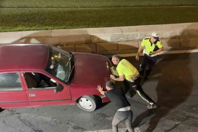Kayseri’de polisin özverili çalışması, trafiğin kilitlenmesinin önüne geçti

