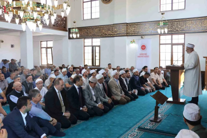 Eski cami korundu, yenisi ibadete açıldı
