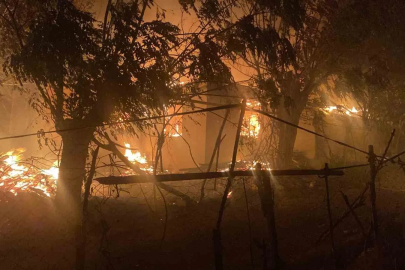 Antalya’da gece yarısı arazi yangını: 2 ev kullanılamaz hale geldi
