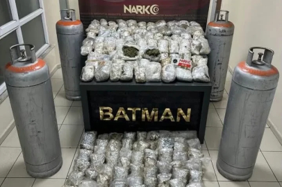 Batman’da sanayi tüplerine zulalanmış 87,5 kilo skunk ele geçirildi
