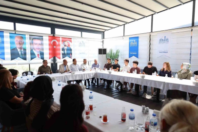 Başkan İbrahim Naci Yapar, YKS’de dereceye giren öğrencilerle bir araya geldi
