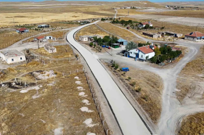 Aksaray’da köy yollarının asfaltları devam ediyor
