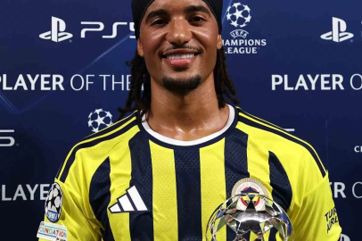Fenerbahçe - Roma maçında ’en iyi oyuncu’ ödülü Archie Brown’un oldu
