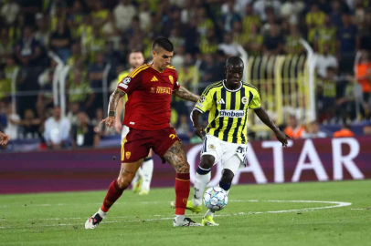 UEFA Şampiyonlar Ligi: Fenerbahçe: 0 - Roma: 1 (İlk yarı)
