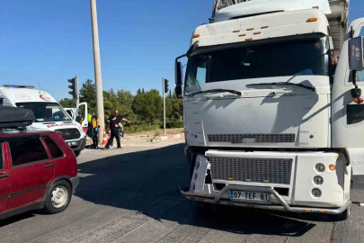 Burdur’da hafif ticari araç ile kamyon çarpıştı: 4 yaralı
