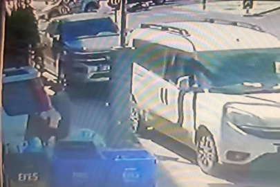 Kazaya sebebiyet verdi, yaralı sürücüyü bırakıp kaçtı
