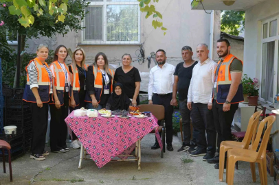 85 yaşındaki Emine nineye sürpriz doğum günü: "İlk kez doğum günüm kutlandı, pastayı görünce şoke oldum"
