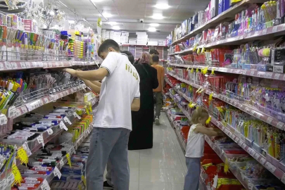 Çorum’da tatilin son gününde okul alışverişi yoğunluğu
