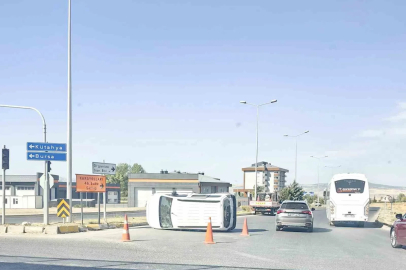 Eskişehir’de hafif ticari araç devrildi: 5 yaralı
