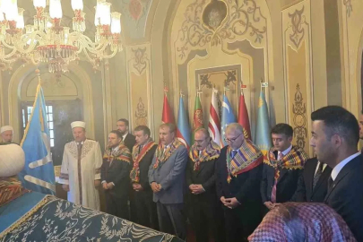 Adalet Bakanı Akın Gürlek, Ertuğrul Gazi Türbesini ziyaret etti
