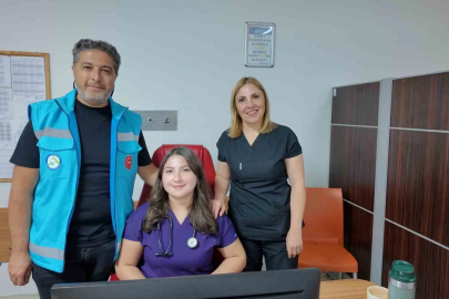 Gediz Devlet Hastanesinde görev yapan hemşire çiftin gururlu ve anlamlı günü
