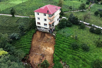 Rize’de korkutan heyelan: "Eşim ’Ev gidiyor’ diye beni kaldırdı"

