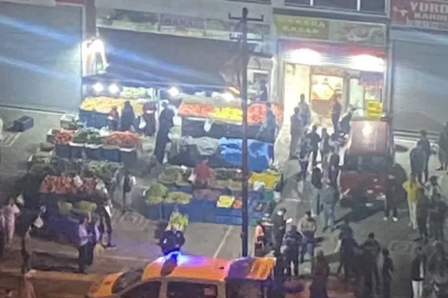 Manav esnafı arasında sopalı kavga: O anlar kamerada
