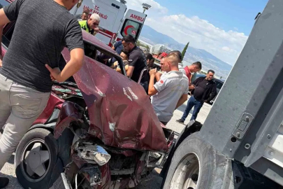 Burdur’da otomobil ile tır çarpıştı: 2 yaralı
