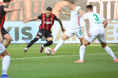 Trendyol Süper Lig: Çorum FK: 0 - Corendon Alanyaspor: 0 (İlk yarı)
