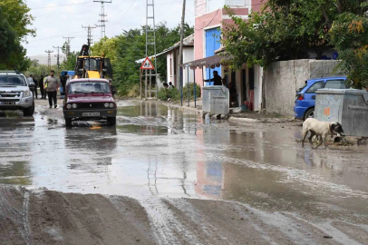 Yozgat’ta iki saatlik sağanak sele dönüştü: Evler, bahçeler ve tarım arazileri zarar gördü
