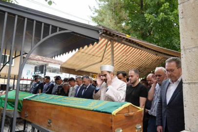 Silahlı saldırıda ölen kuyumcu toptancısı memleketinde toprağa verildi
