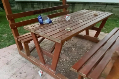 Bolu’da çocuk parkında çöp rezaleti: Vatandaş isyan etti
