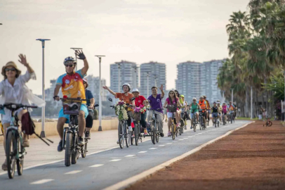 Mersin’de bisikletseverler güvenli sürüş için pedal çevirdi
