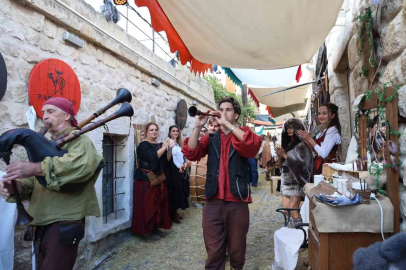 Kapadokya’da Orta Çağ Panayırı renkli görüntülere sahne oldu
