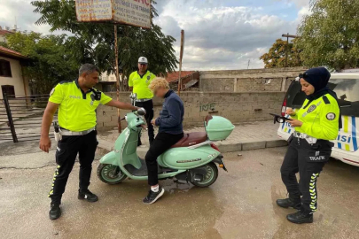 Karaman’da ters yönde giden kasksız motosiklet sürücüsüne 12 bin 500 lira ceza
