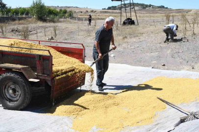 Ata mesleğini geleneksel yöntemlerle sürdürüyor, 41 yıldır bulgur üretiyorlar
