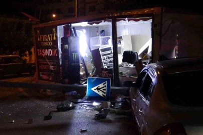 Kontrolden çıkan araç konteyner iş yerine girdi: 1 yaralı
