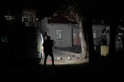 Evinde bıçaklı saldırıya uğrayan 12 yaşındaki çocuk yaralandı
