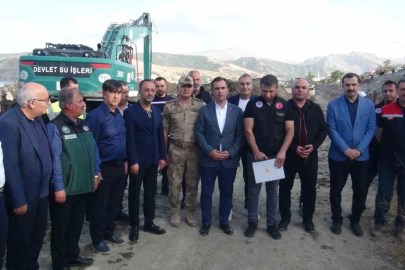 Van Gölü’nde dip çamuru temizliği hız kazandı
