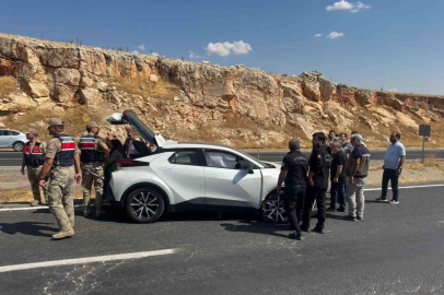Diyarbakır’da otomobil ile traktör çarpıştı: 4 yaralı
