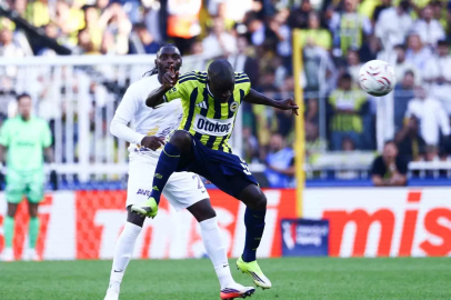 Trendyol Süper Lig: Fenerbahçe: 5 - Eyüpspor: 0 (İlk yarı)
